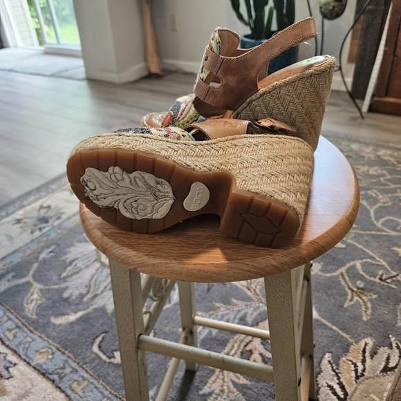 Born Multicolor Woven Wedges - Picture 2 of 8